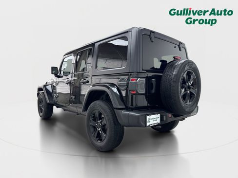 Used 2021 Jeep Wrangler Unlimited Sahara AWD/4WD image 5