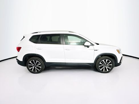 Used 2024 Volkswagen Taos SE FWD image 10