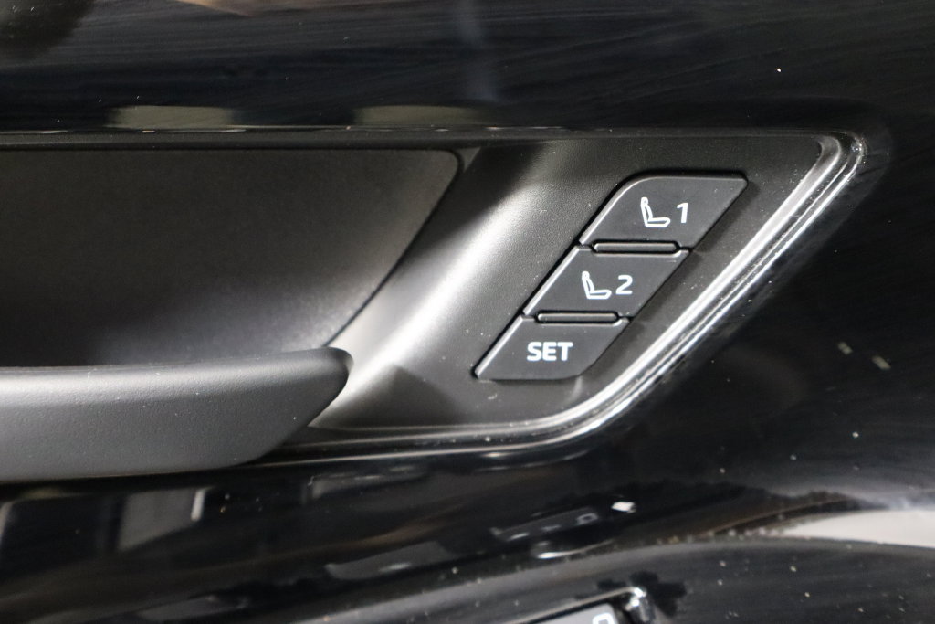 Used 2023 Subaru Solterra AWD image 22