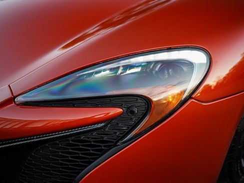 Used 2016 McLaren 650S Spider image 4