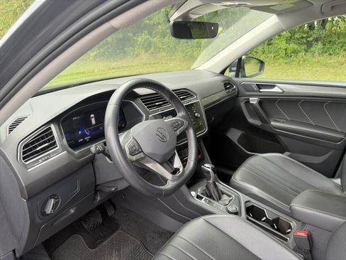 Used 2023 Volkswagen Tiguan SE AWD/4WD image 18