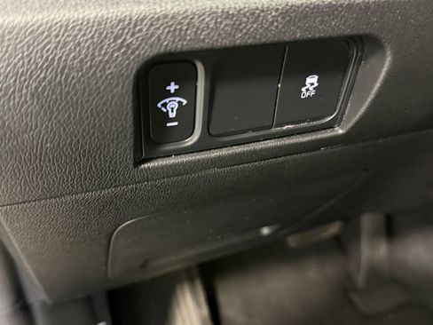 Used 2024 Kia Sorento LX FWD image 19