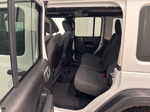 Used 2025 Jeep Wrangler Unlimited Rubicon w/ Convenience Group image 8