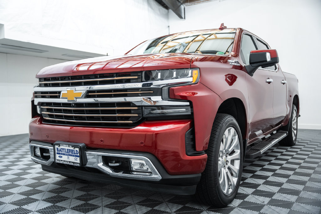 Used 2021 Chevrolet Silverado 1500 High Country w/ Technology Package AWD/4WD image 3