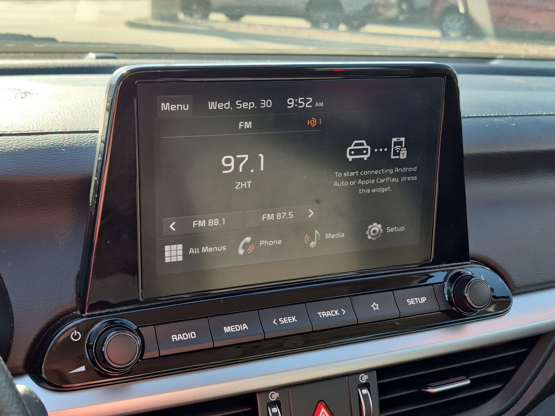 Certified 2024 Kia Forte LXS w/ LXS Technology Package FWD image 18