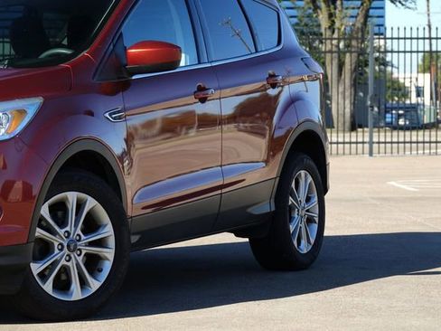 Used 2019 Ford Escape SE image 10