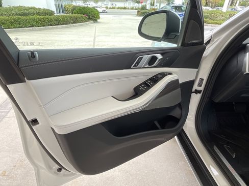 New 2026 BMW X5 sDrive40i image 8