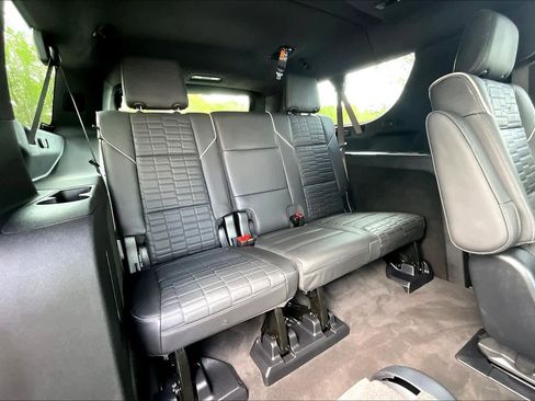 Used 2025 Cadillac Escalade ESV Sport Platinum image 24