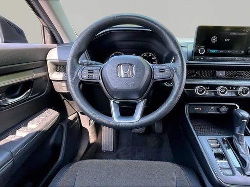 Used 2025 Honda CR-V LX image 9