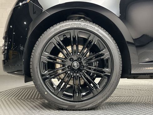 Used 2024 Land Rover Range Rover SE image 2