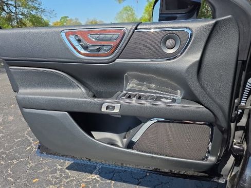 Used 2019 Lincoln Continental Reserve FWD image 19