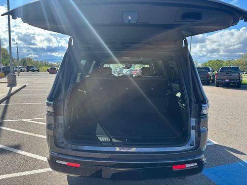 New 2026 Jeep Grand Wagoneer L 4WD image 10