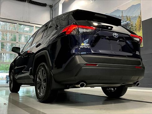 Used 2024 Toyota RAV4 XLE Premium image 6