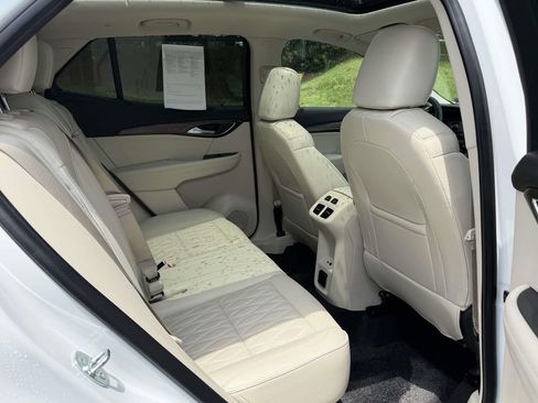 Used 2022 Buick Envision Avenir w/ Technology Package II FWD image 13