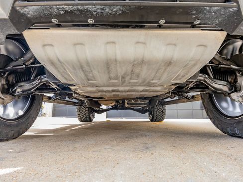 Used 2025 GMC Yukon AT4 w/ AT4 Premium Package image 15