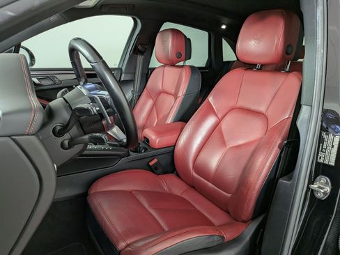 Certified 2019 Porsche Macan AWD/4WD image 5