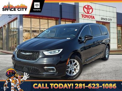 Used 2023 Chrysler Pacifica Touring-L