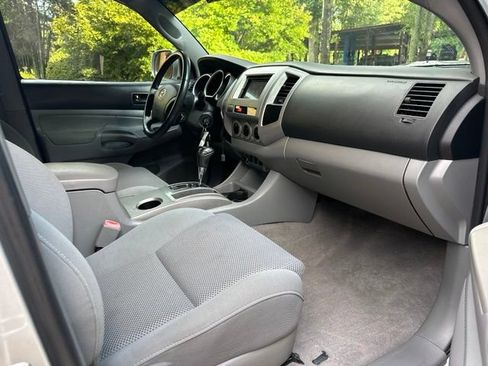 Used 2009 Toyota Tacoma PreRunner w/ TRD Sport Pkg RWD image 8