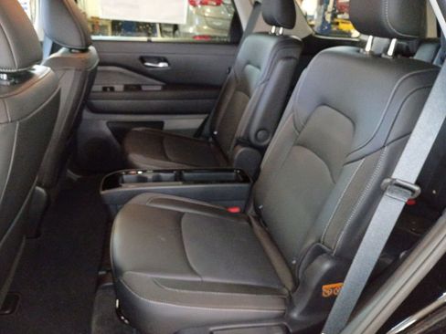 New 2026 Nissan Pathfinder SL w/ SL Premium Package AWD/4WD image 17