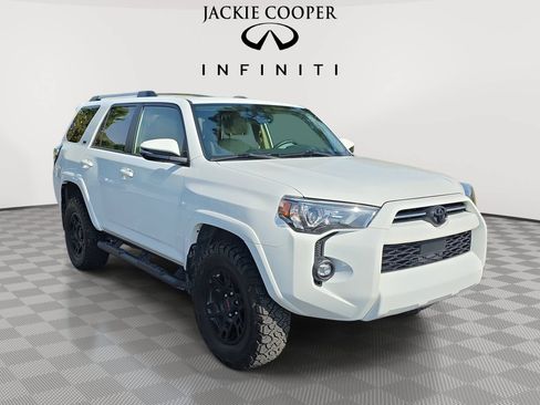 Used 2022 Toyota 4Runner SR5 Premium w/ Moonroof Package AWD/4WD image 3