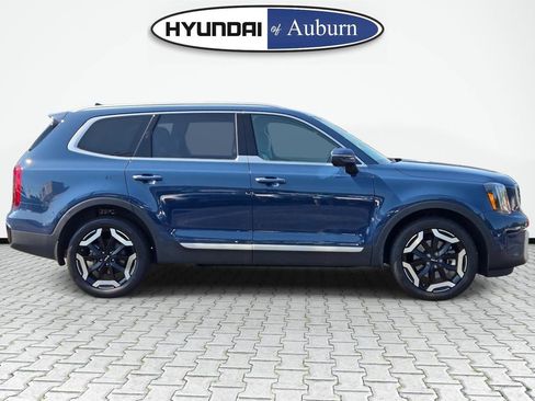 Used 2025 Kia Telluride S FWD image 4