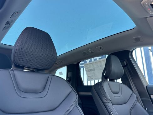 New 2025 Volvo EX90 Ultra image 15