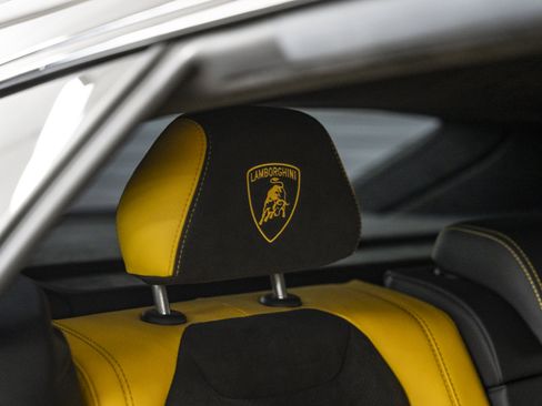 Used 2022 Lamborghini Urus AWD/4WD image 30