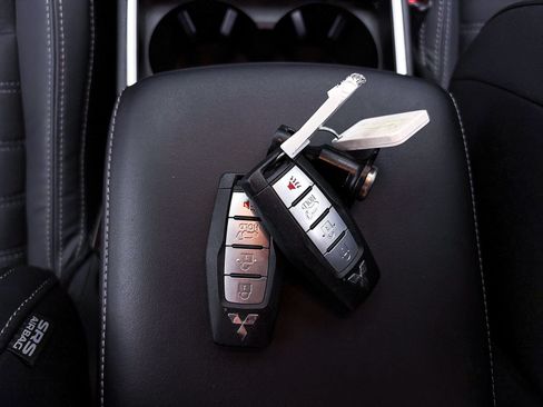 Used 2023 Mitsubishi Outlander SE AWD/4WD image 26