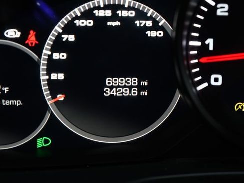 Used 2018 Porsche Panamera RWD image 19
