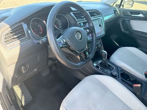 Used 2019 Volkswagen Tiguan SE w/ Panoramic Sunroof Package image 16