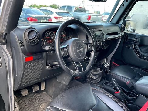 Used 2017 Jeep Wrangler Unlimited Rubicon AWD/4WD image 2