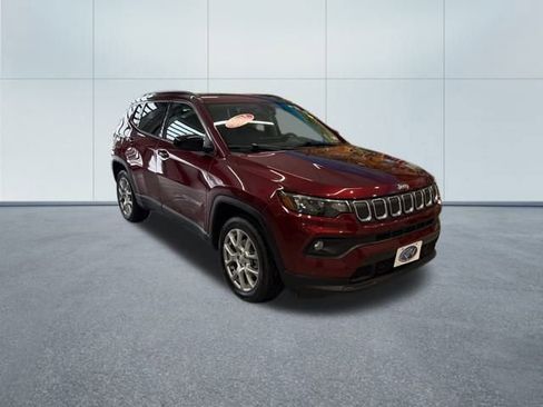 Used 2022 Jeep Compass Latitude w/ Sun and Sound Group image 10