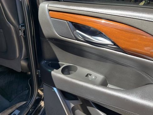 Used 2020 Cadillac Escalade Luxury AWD/4WD image 23