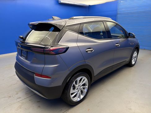 Used 2023 Chevrolet Bolt EUV LT w/ Driver Confidence Package image 7