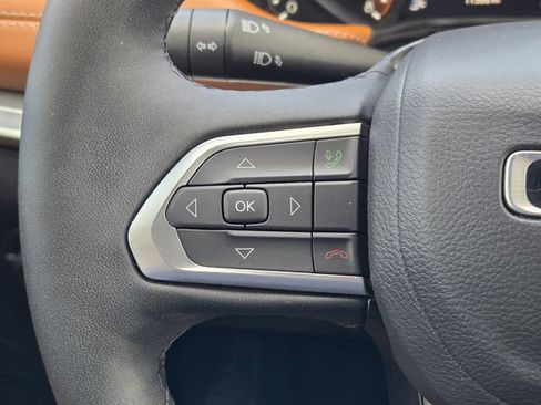 Used 2025 Jeep Compass Limited AWD/4WD image 36