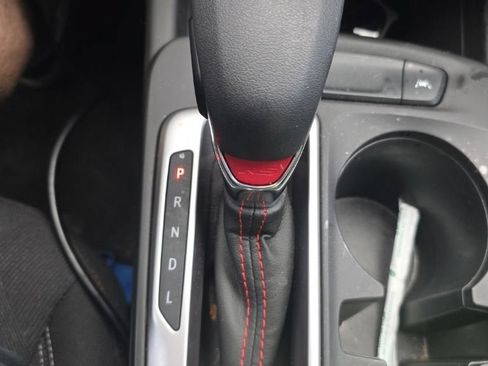 Certified 2025 Chevrolet Trax RS w/ Sunroof Package FWD image 18