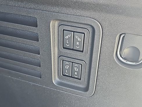 New 2026 GMC Acadia Denali w/ Super Cruise Package image 8