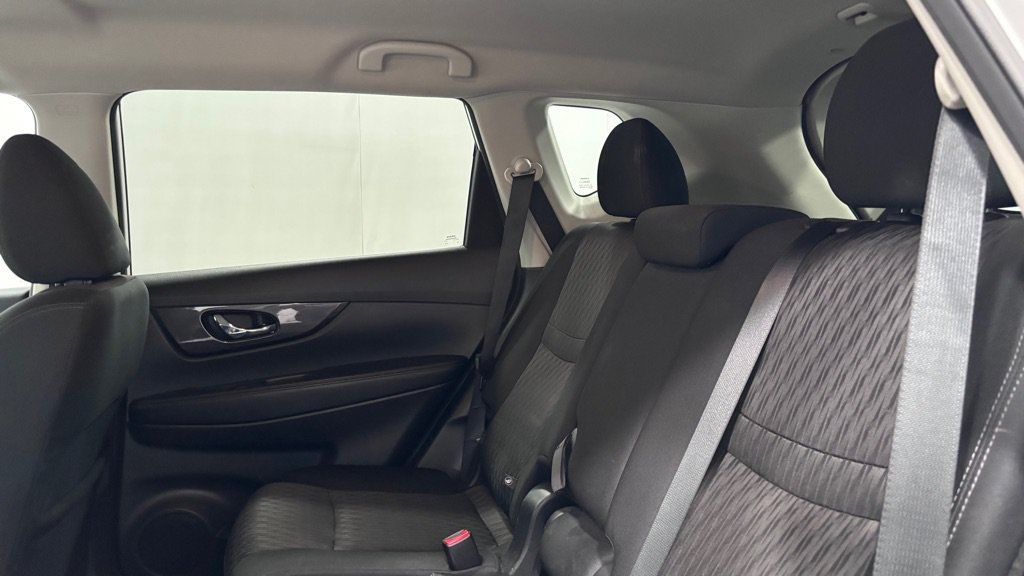 Used 2018 Nissan Rogue SV AWD/4WD image 22