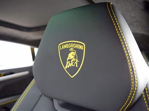 Used 2023 Lamborghini Urus S AWD/4WD image 25