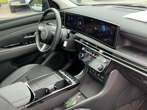 Used 2025 Hyundai Tucson Limited FWD image 30
