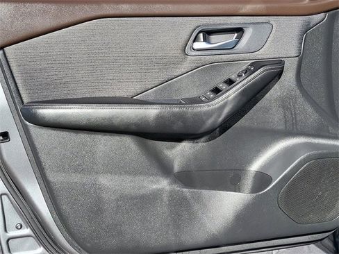 Used 2022 Nissan Rogue SV image 21