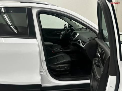 Used 2024 GMC Terrain SLT image 21