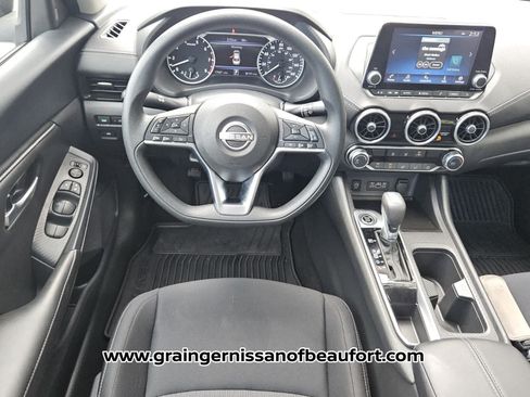 Used 2025 Nissan Sentra SV FWD image 5