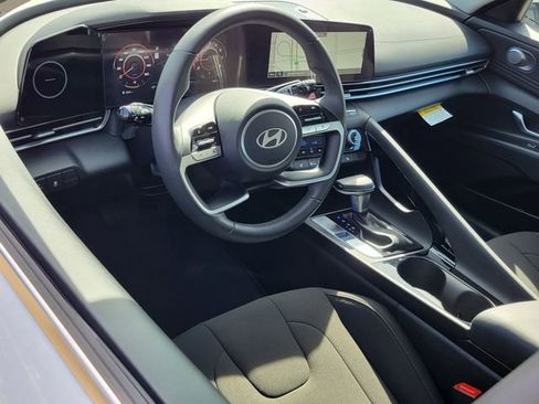 Certified 2025 Hyundai Elantra SEL w/ Cargo Package image 3