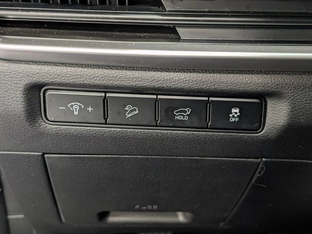 Used 2024 Kia Telluride EX w/ EX Captain's Chair Package FWD image 12