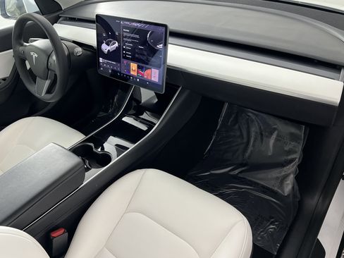 Used 2021 Tesla Model Y Long Range image 23