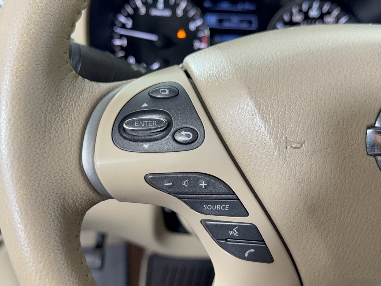 Used 2015 Nissan Pathfinder Platinum FWD image 21