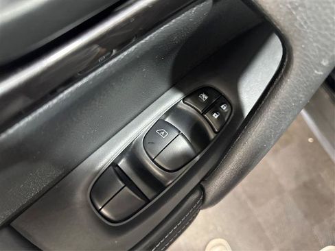 Used 2019 Nissan Rogue S AWD/4WD image 30
