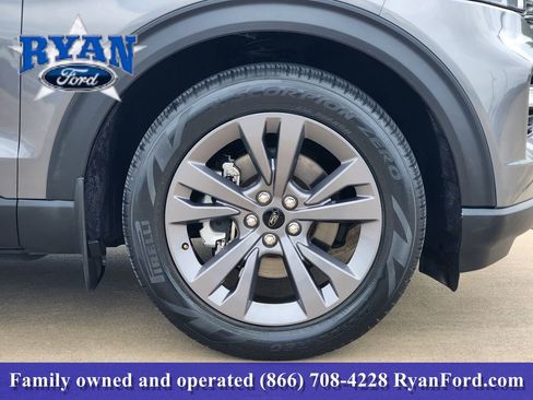 Certified 2022 Ford Explorer XLT w/ Equipment Group 202A RWD image 7