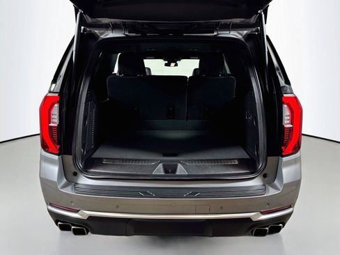 Used 2025 GMC Yukon XL Denali AWD/4WD image 25